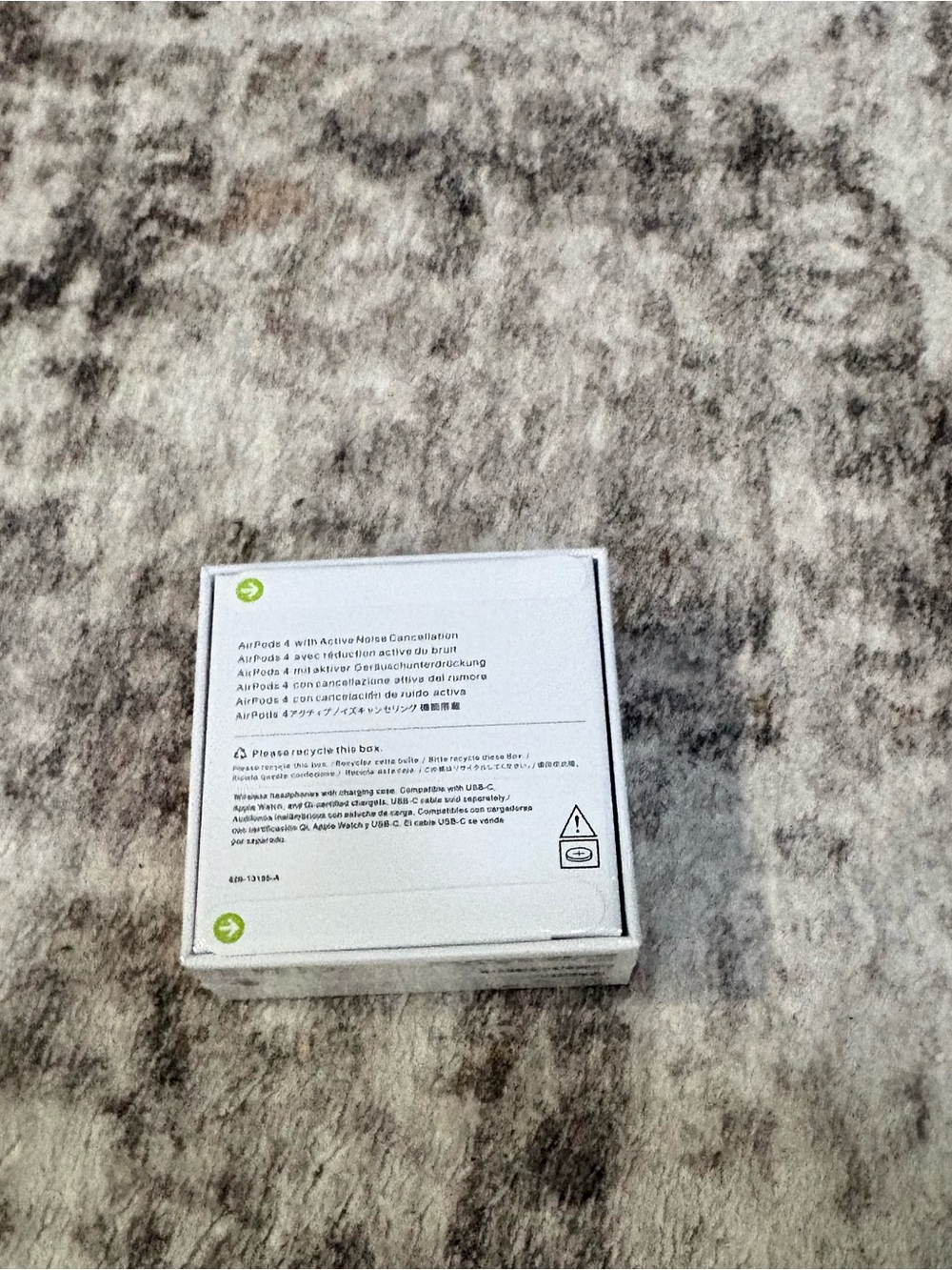 Apple AirPod 4 - Picture 2 of 2
